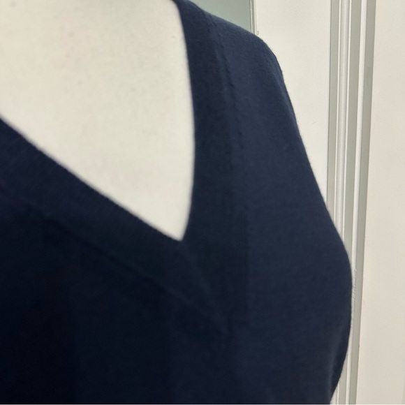 J. Crew Blue Merino Wool Sweater Navy Blue Size Small Long Sleeves EUC - Picture 2 of 10